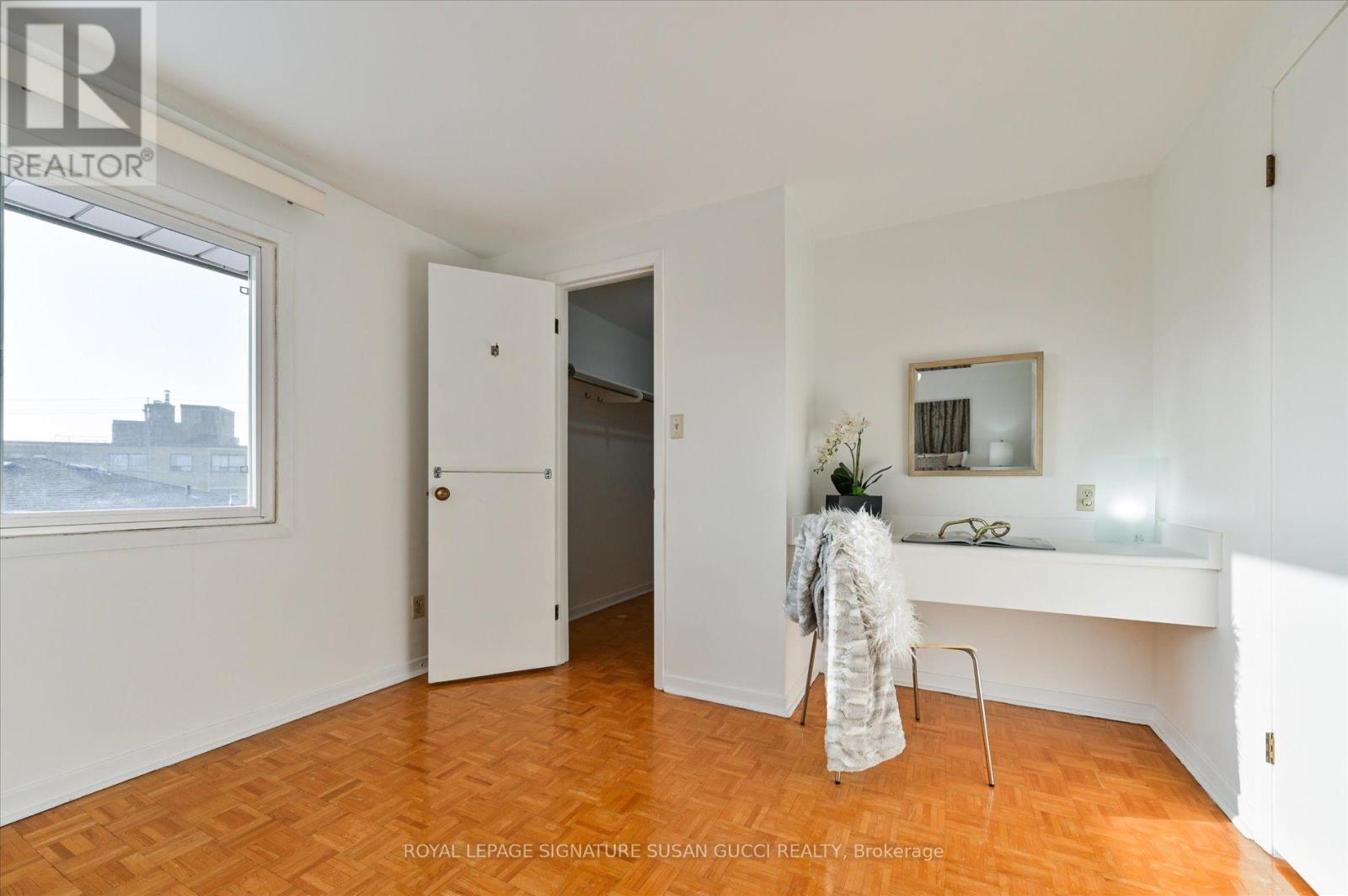 1042 Victoria Park Avenue, Toronto, Ontario  M4B 2K1 - Photo 17 - E12798600