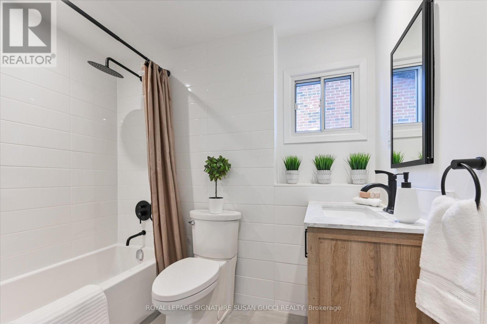 1042 Victoria Park Avenue, Toronto, Ontario  M4B 2K1 - Photo 23 - E12798600