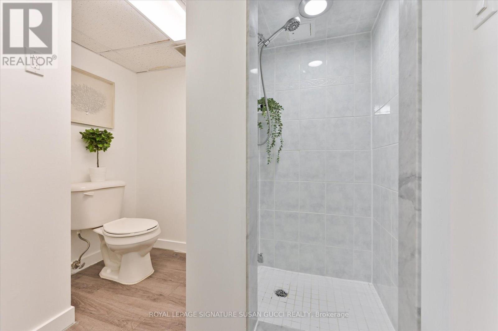 1042 Victoria Park Avenue, Toronto, Ontario  M4B 2K1 - Photo 27 - E12798600