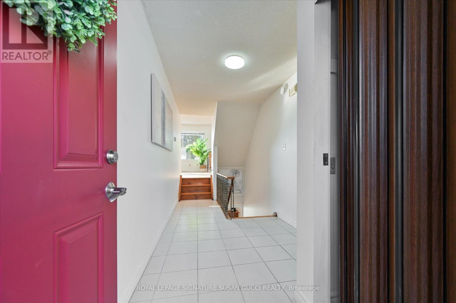 1042 Victoria Park Avenue, Toronto, Ontario  M4B 2K1 - Photo 3 - E12798600