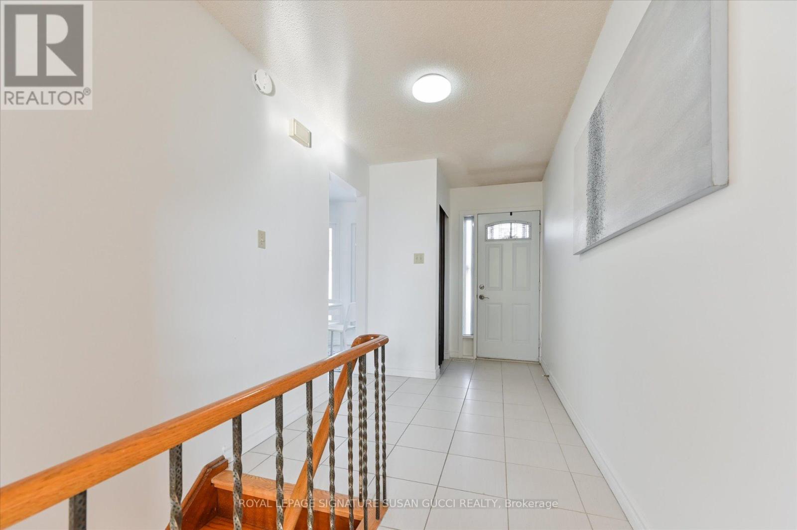 1042 Victoria Park Avenue, Toronto, Ontario  M4B 2K1 - Photo 4 - E12798600