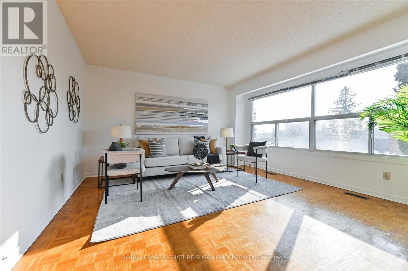 1042 Victoria Park Avenue, Toronto, Ontario  M4B 2K1 - Photo 5 - E12798600