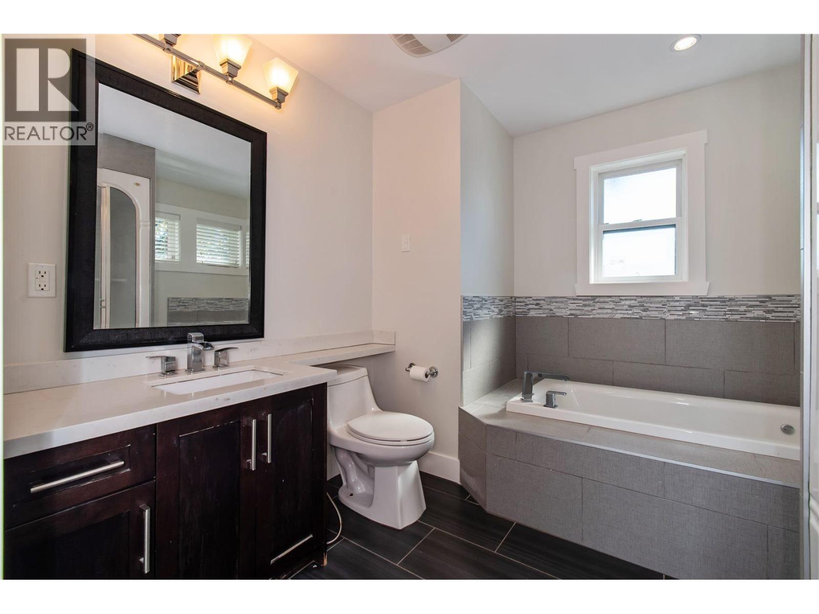 627 Thirteenth Street, New Westminster, British Columbia  V3M 4M3 - Photo 16 - R3090027