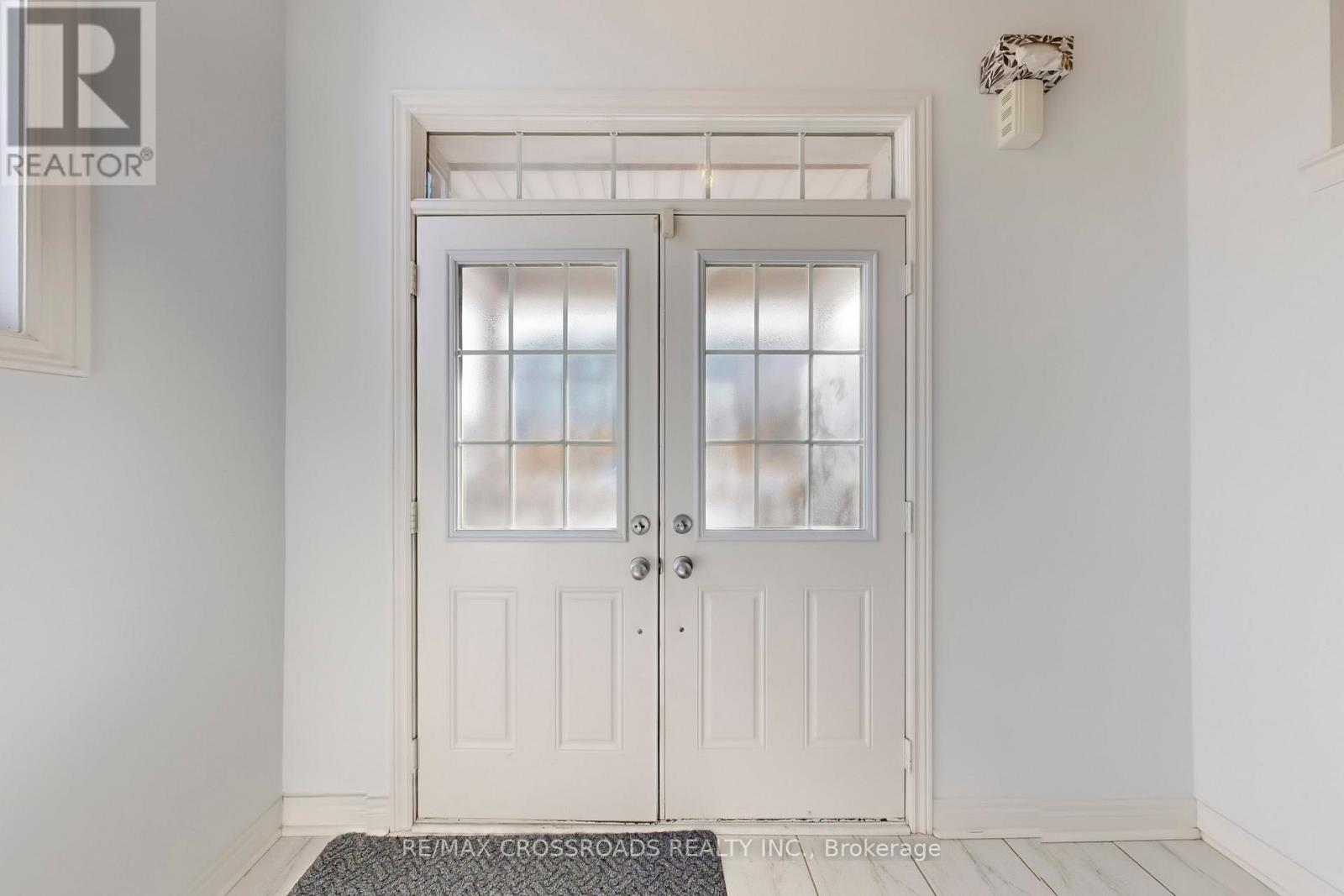 76 Rustle Woods Avenue, Markham, Ontario  L6B 0V2 - Photo 3 - N12798568