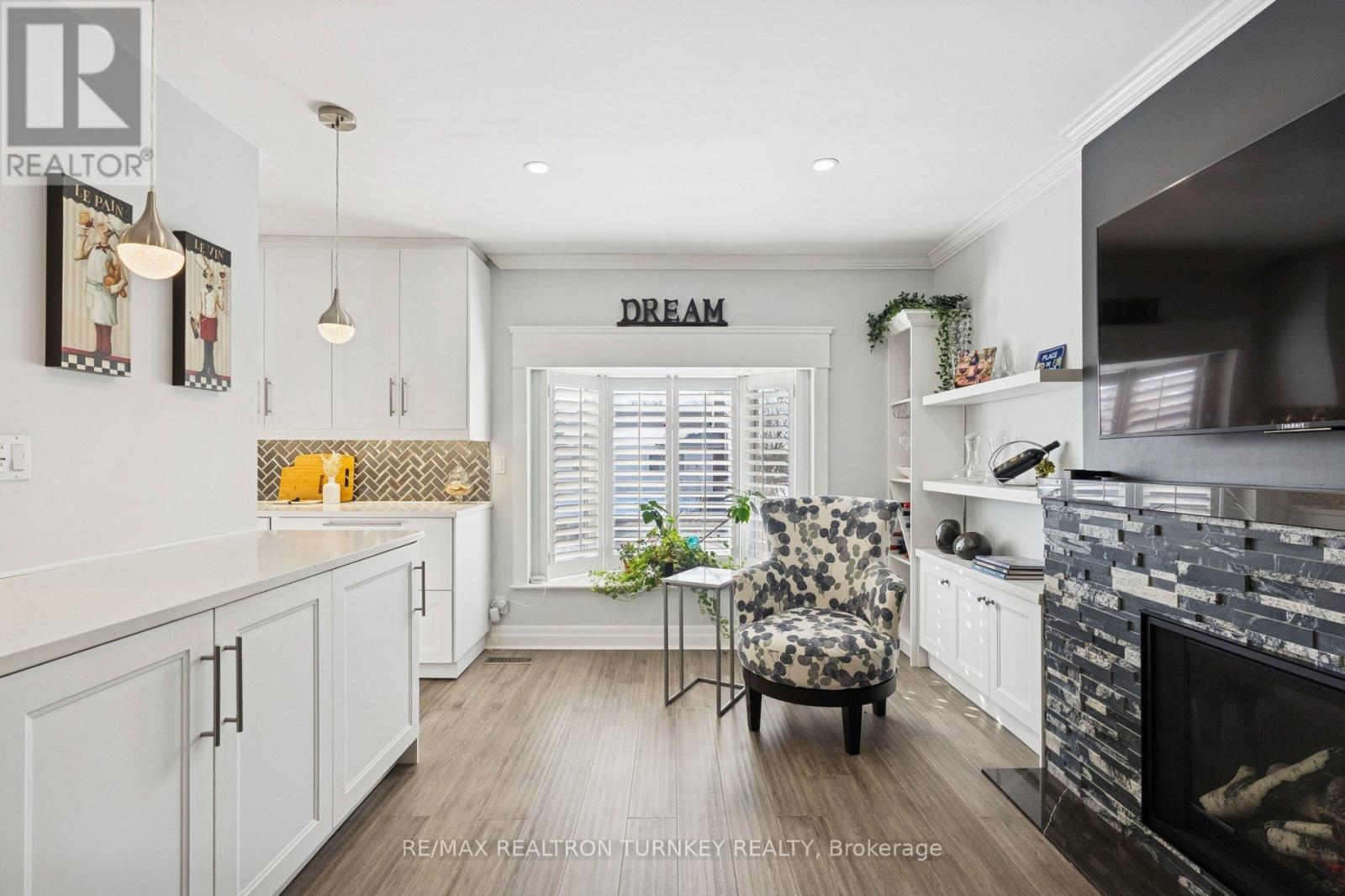 58 Howlett Avenue, Newmarket, Ontario  L3Y 5S5 - Photo 17 - N12798634