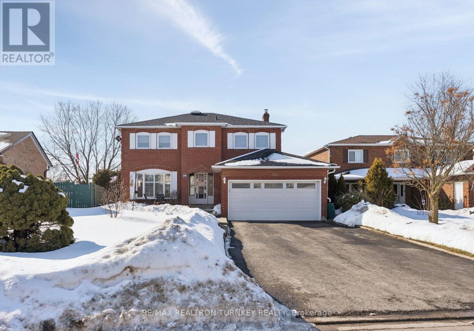 58 Howlett Avenue, Newmarket, Ontario  L3Y 5S5 - Photo 2 - N12798634