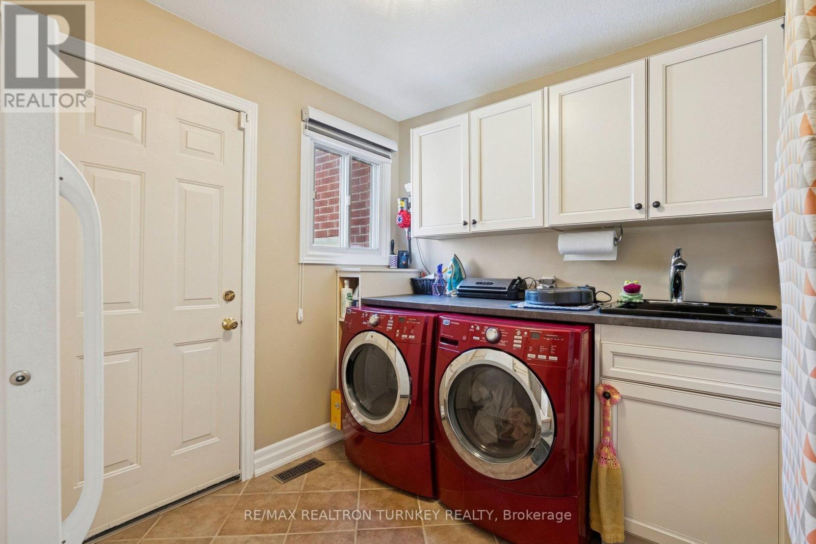 58 Howlett Avenue, Newmarket, Ontario  L3Y 5S5 - Photo 20 - N12798634