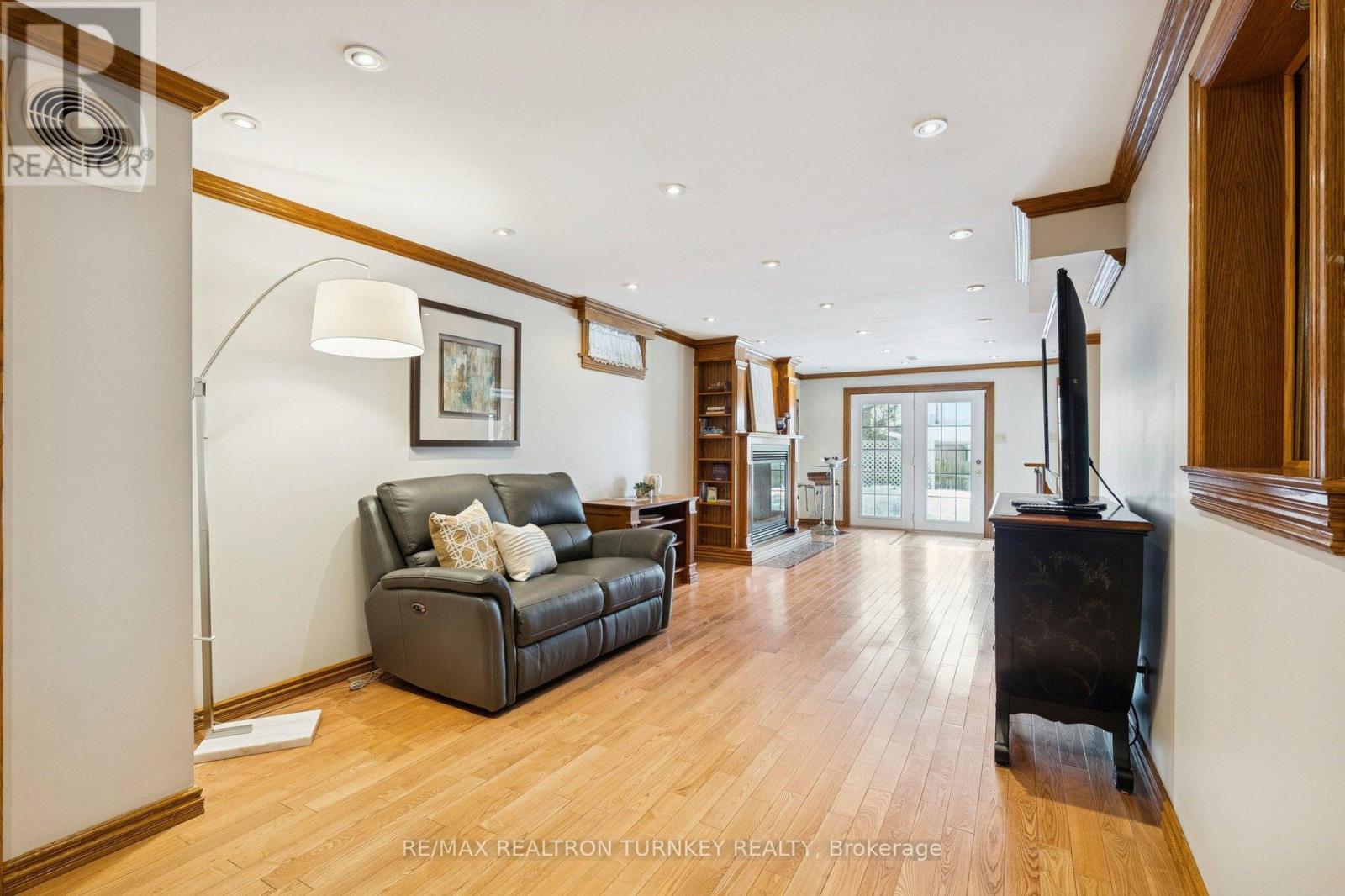 58 Howlett Avenue, Newmarket, Ontario  L3Y 5S5 - Photo 30 - N12798634