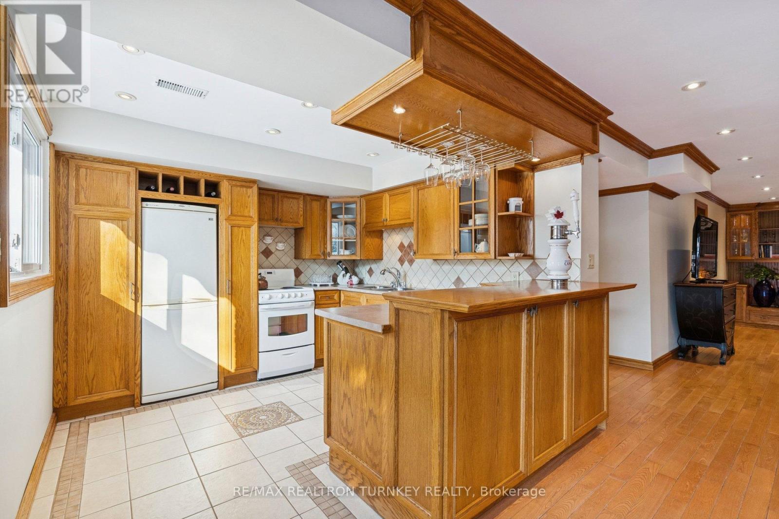 58 Howlett Avenue, Newmarket, Ontario  L3Y 5S5 - Photo 38 - N12798634