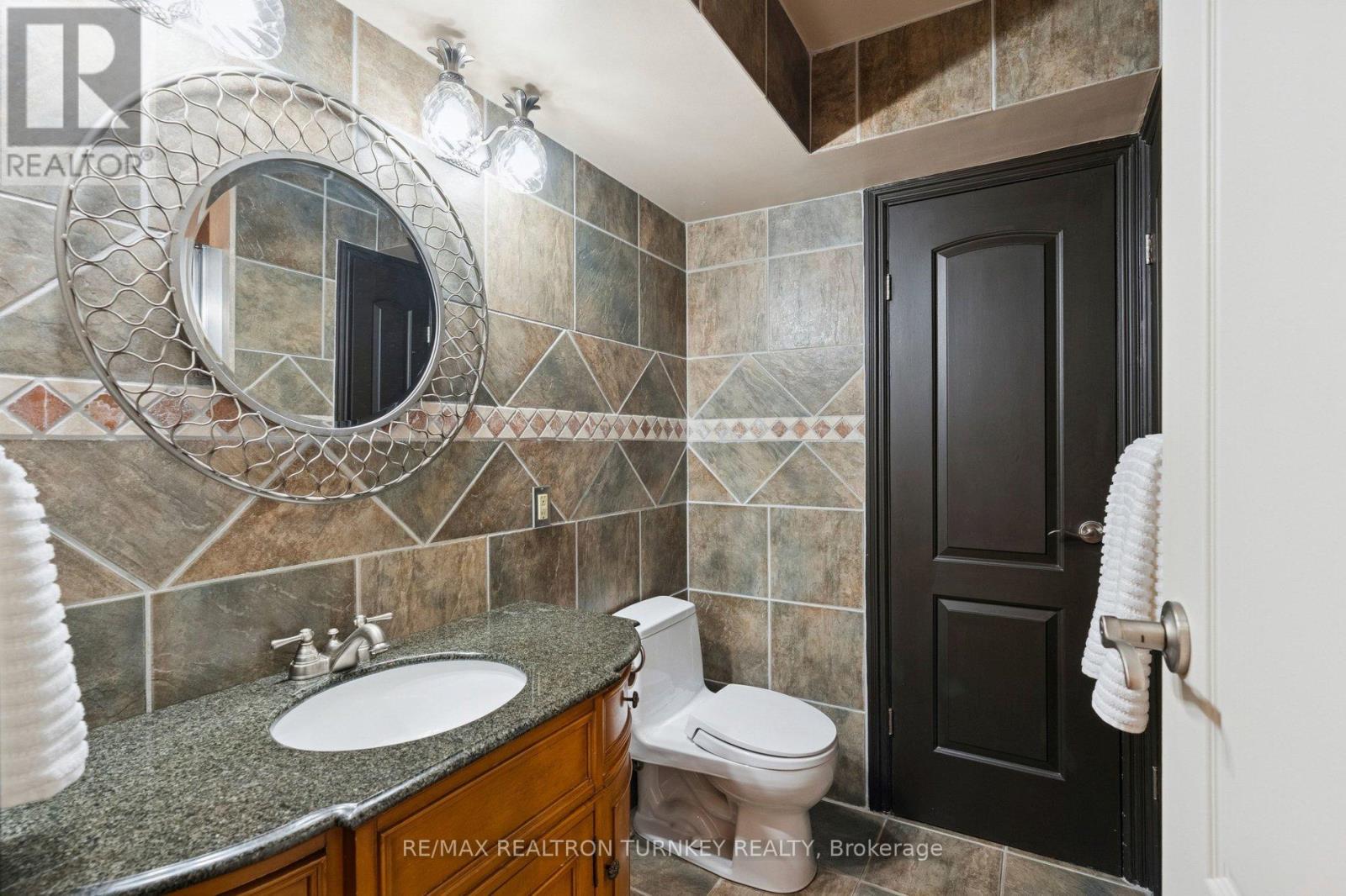 58 Howlett Avenue, Newmarket, Ontario  L3Y 5S5 - Photo 41 - N12798634