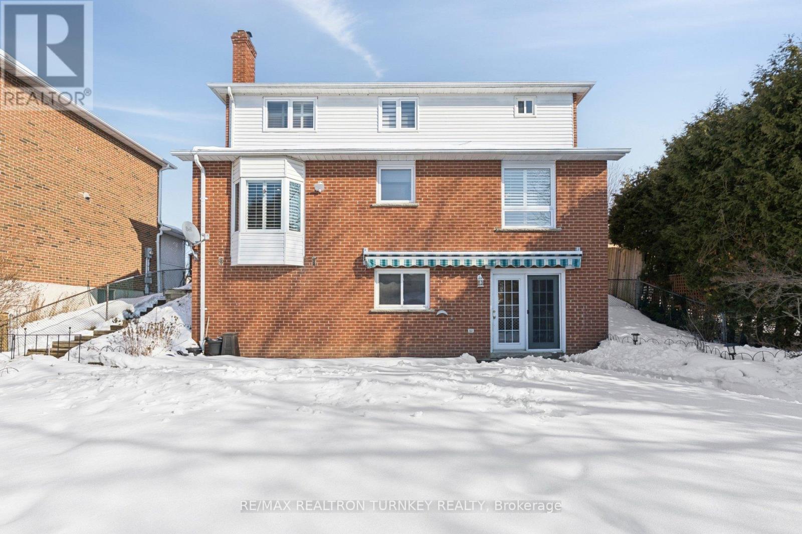 58 Howlett Avenue, Newmarket, Ontario  L3Y 5S5 - Photo 49 - N12798634