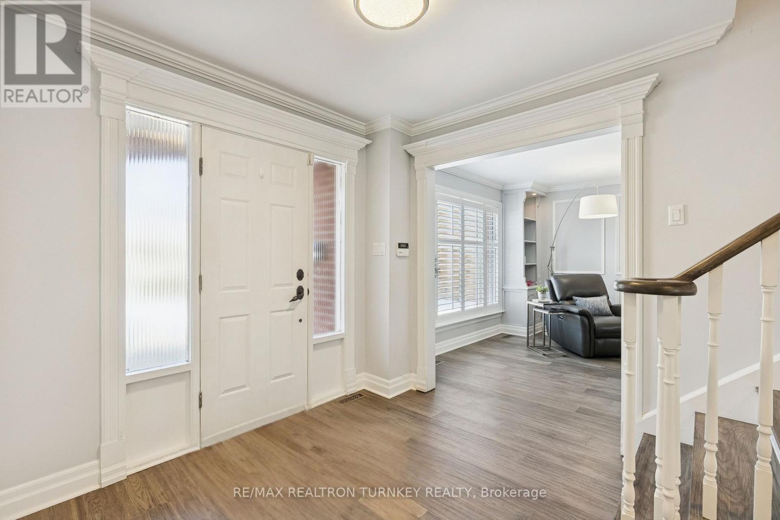 58 Howlett Avenue, Newmarket, Ontario  L3Y 5S5 - Photo 5 - N12798634