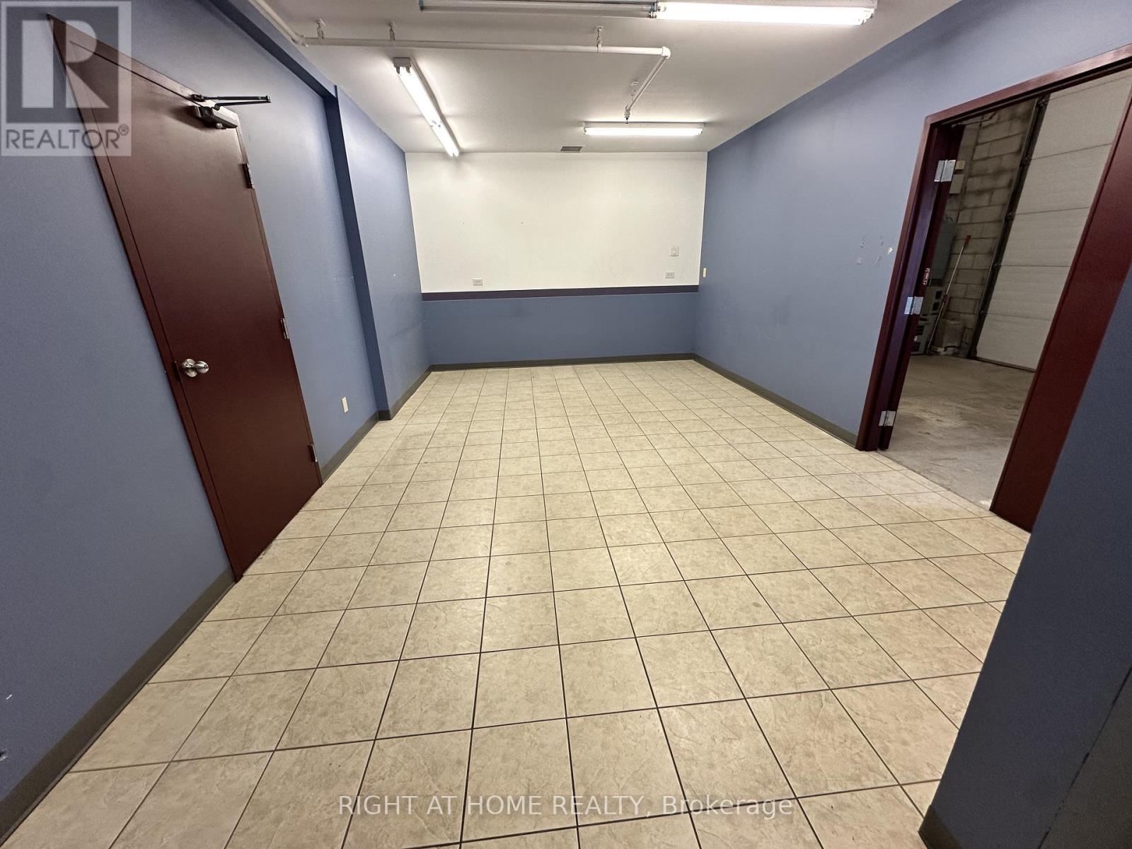 27 - 17075 Leslie Street, Newmarket, Ontario  L3Y 8E1 - Photo 5 - N12798662