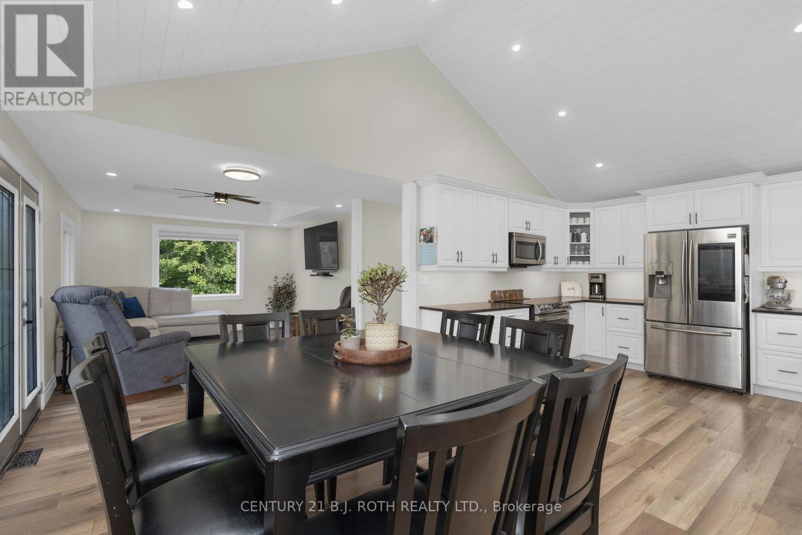 8109 93 Highway, Tiny (Wyebridge), Ontario  L0K 2E0 - Photo 14 - S12798570