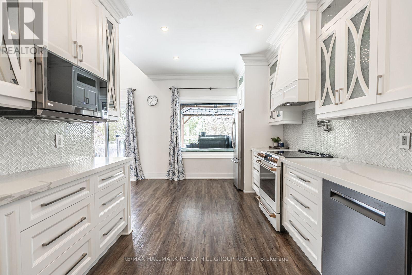 99 Mcintyre Drive, Barrie (Ardagh), Ontario  L4N 4K6 - Photo 9 - S12798790