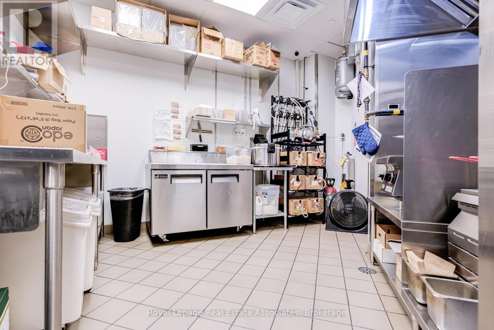 25 Peel Centre Drive, Brampton, Ontario  L6T 3R5 - Photo 14 - W12798582