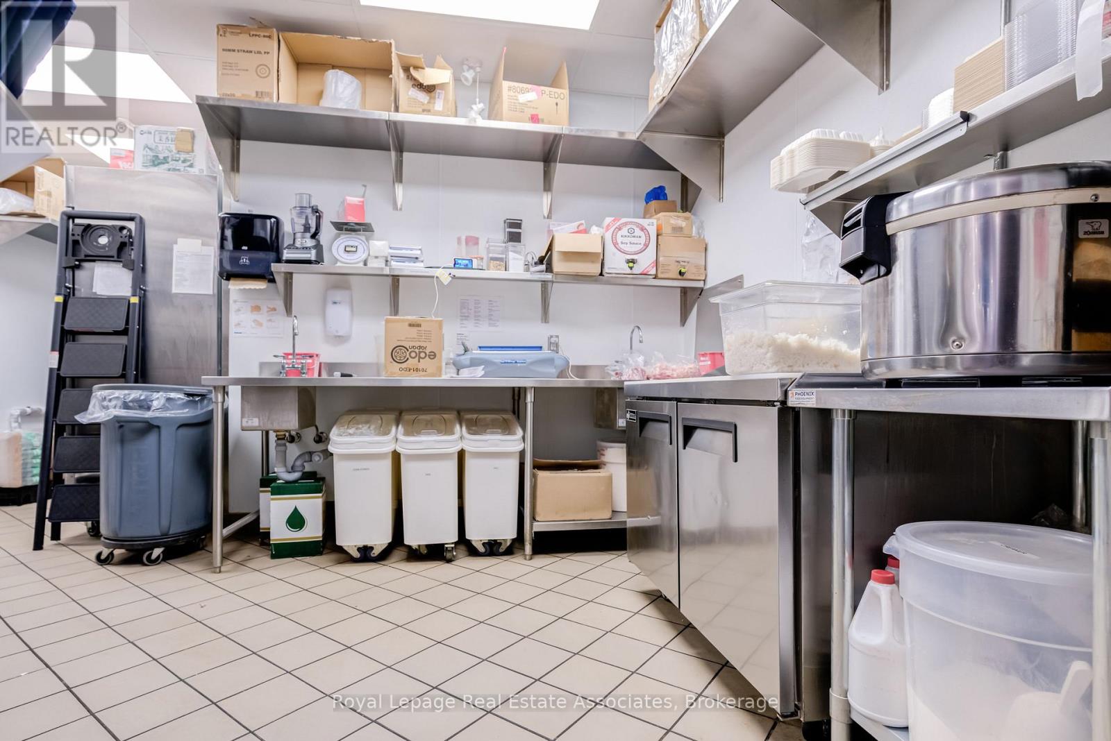 25 Peel Centre Drive, Brampton, Ontario  L6T 3R5 - Photo 16 - W12798582