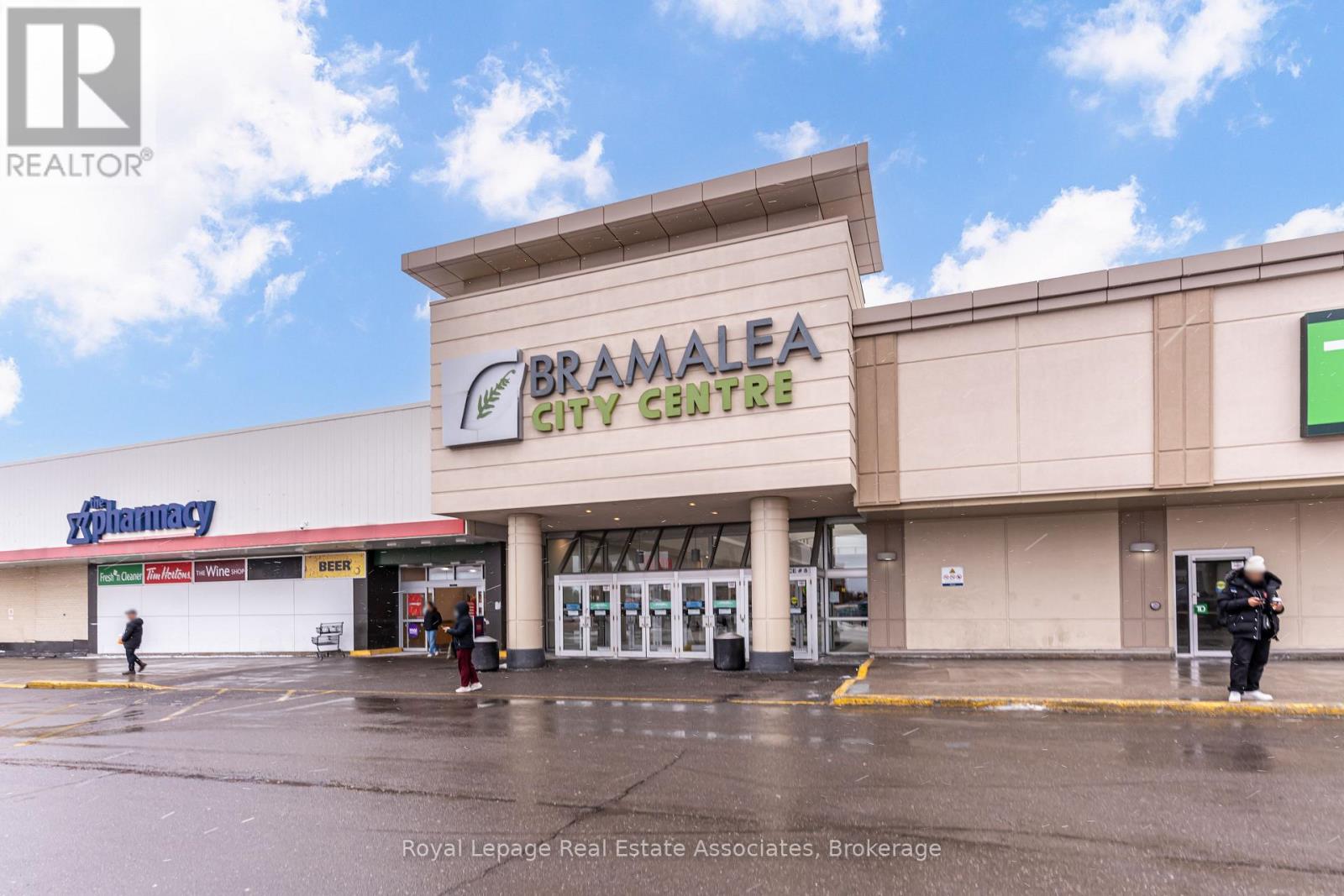 25 Peel Centre Drive, Brampton, Ontario  L6T 3R5 - Photo 4 - W12798582