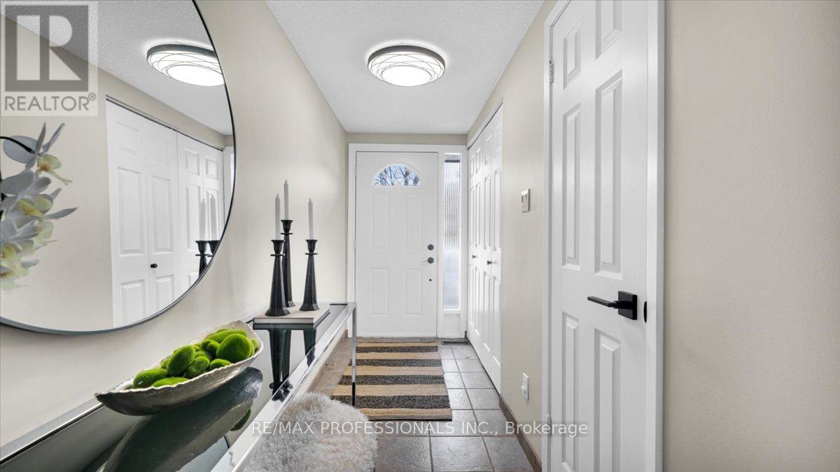 14 - 1755 Rathburn Road E, Mississauga, Ontario L4W 2M8 - Photo 2 - W12798608