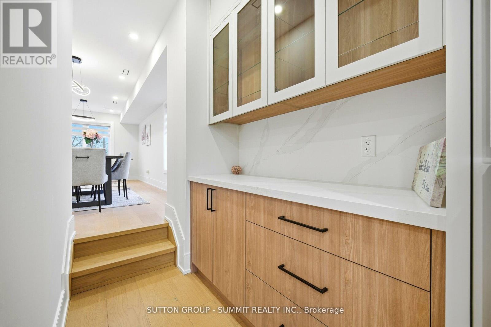 1228 Alexandra Avenue, Mississauga, Ontario  L5E 2A5 - Photo 12 - W12798610