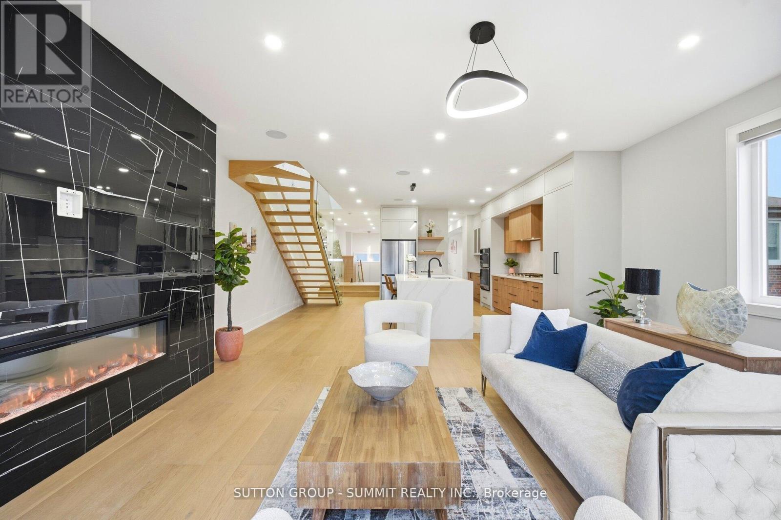 1228 Alexandra Avenue, Mississauga, Ontario  L5E 2A5 - Photo 21 - W12798610