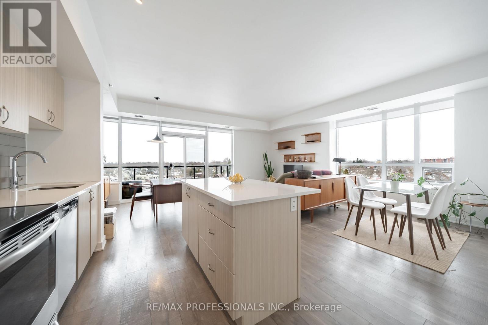 811 - 11 Superior Avenue, Toronto, Ontario  M8V 0A7 - Photo 3 - W12798638