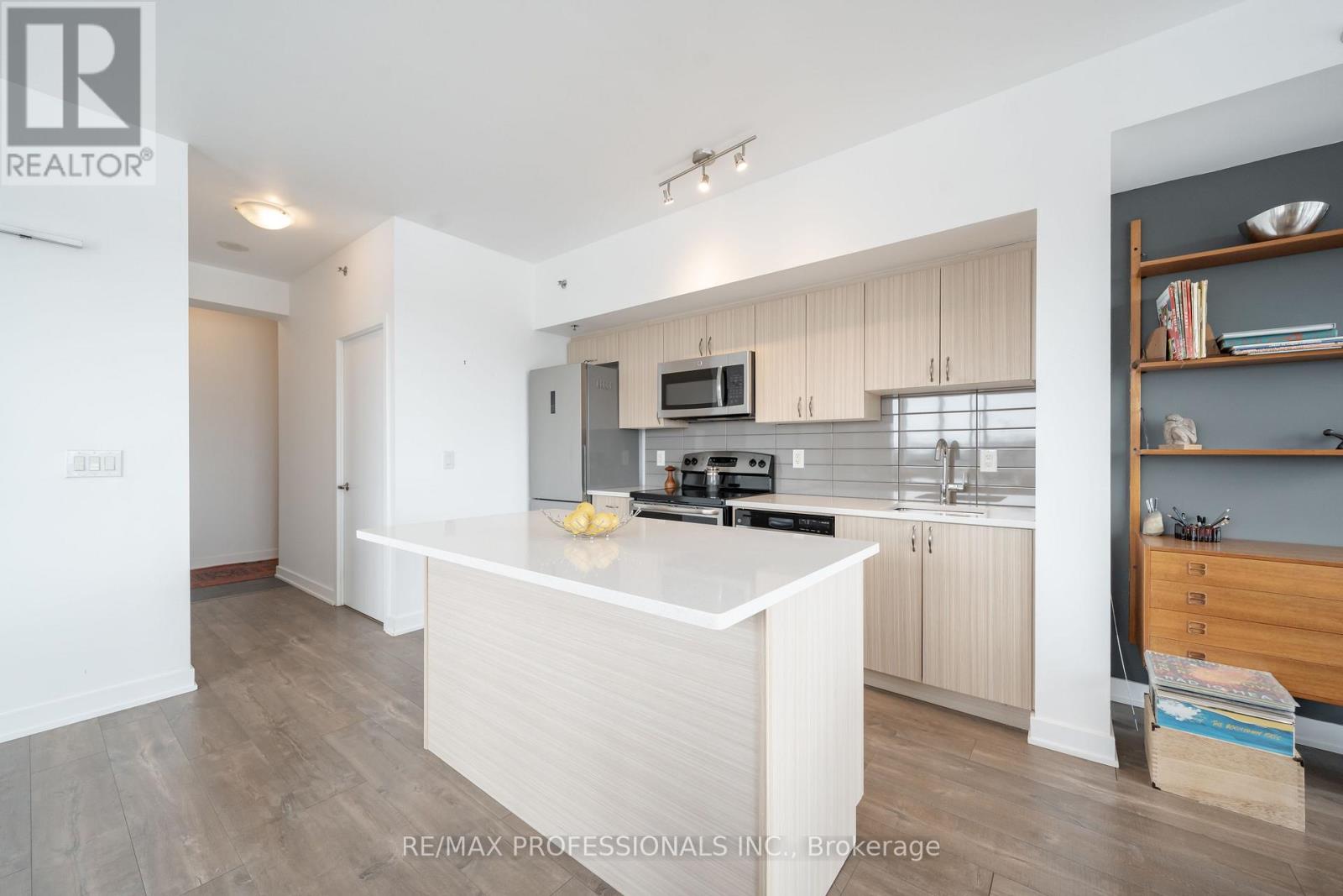 811 - 11 Superior Avenue, Toronto, Ontario  M8V 0A7 - Photo 5 - W12798638