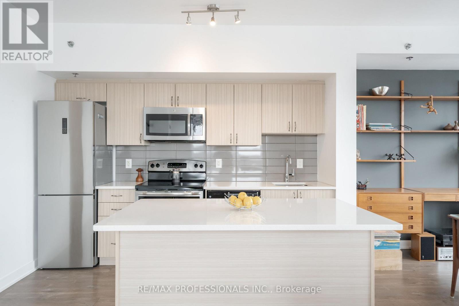 811 - 11 Superior Avenue, Toronto, Ontario  M8V 0A7 - Photo 6 - W12798638