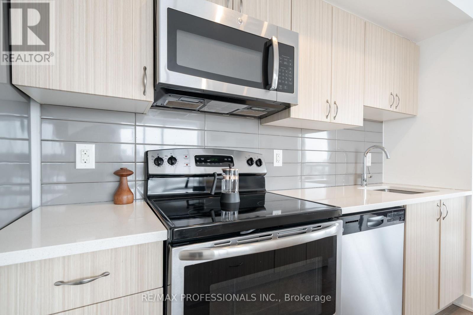 811 - 11 Superior Avenue, Toronto, Ontario  M8V 0A7 - Photo 7 - W12798638