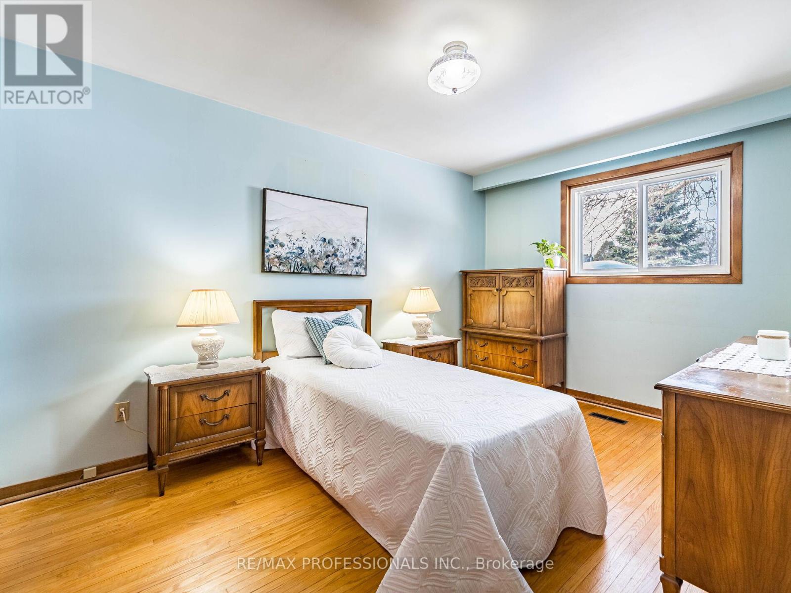 48 Haliburton Avenue, Toronto, Ontario  M9B 4Y4 - Photo 19 - W12798682