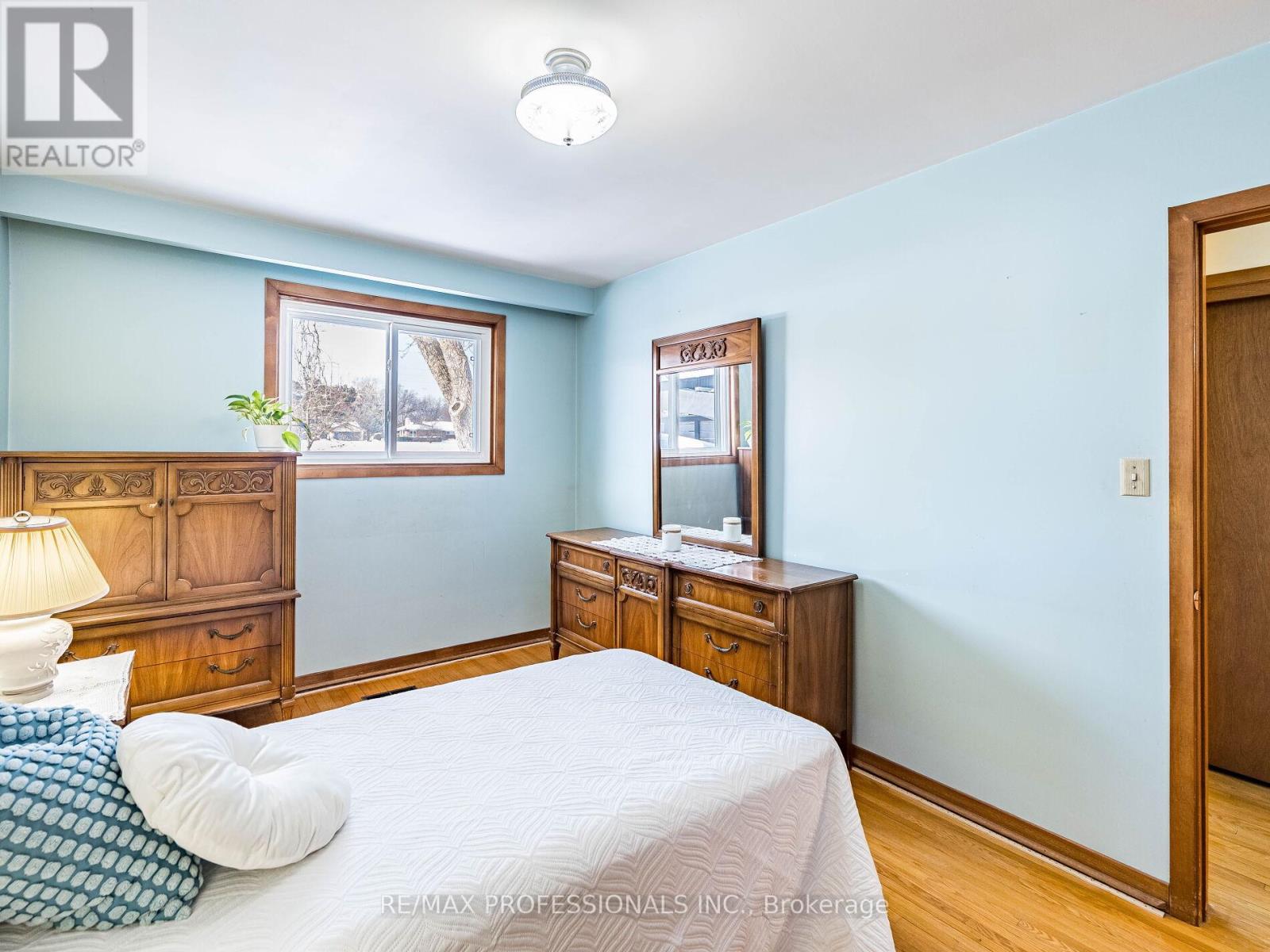 48 Haliburton Avenue, Toronto, Ontario  M9B 4Y4 - Photo 20 - W12798682