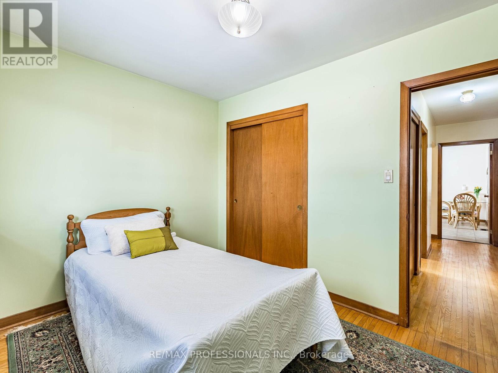 48 Haliburton Avenue, Toronto, Ontario  M9B 4Y4 - Photo 22 - W12798682