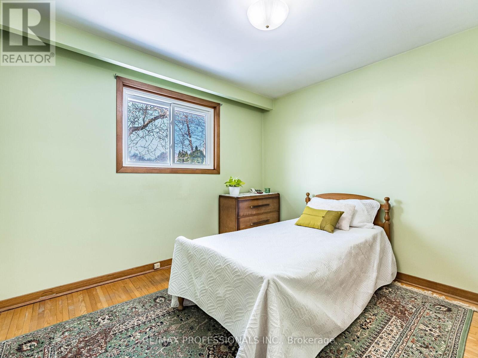 48 Haliburton Avenue, Toronto, Ontario  M9B 4Y4 - Photo 23 - W12798682