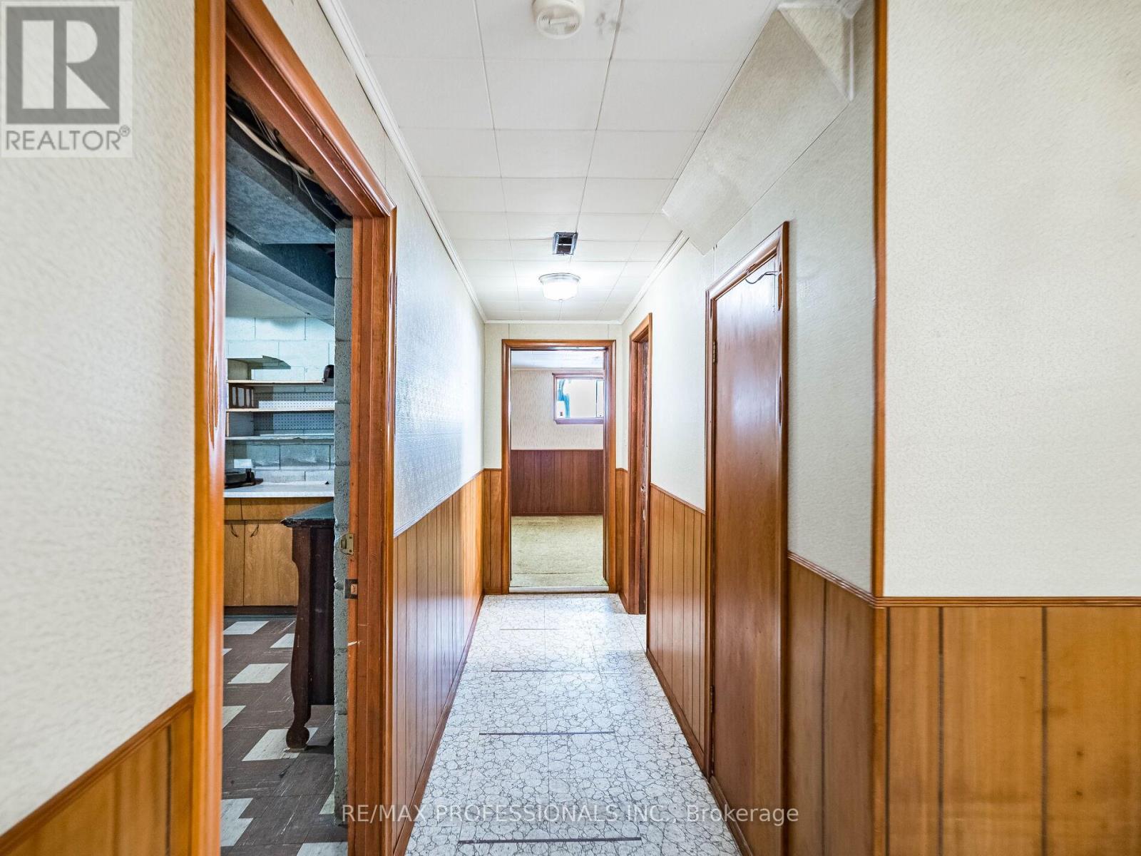 48 Haliburton Avenue, Toronto, Ontario  M9B 4Y4 - Photo 35 - W12798682