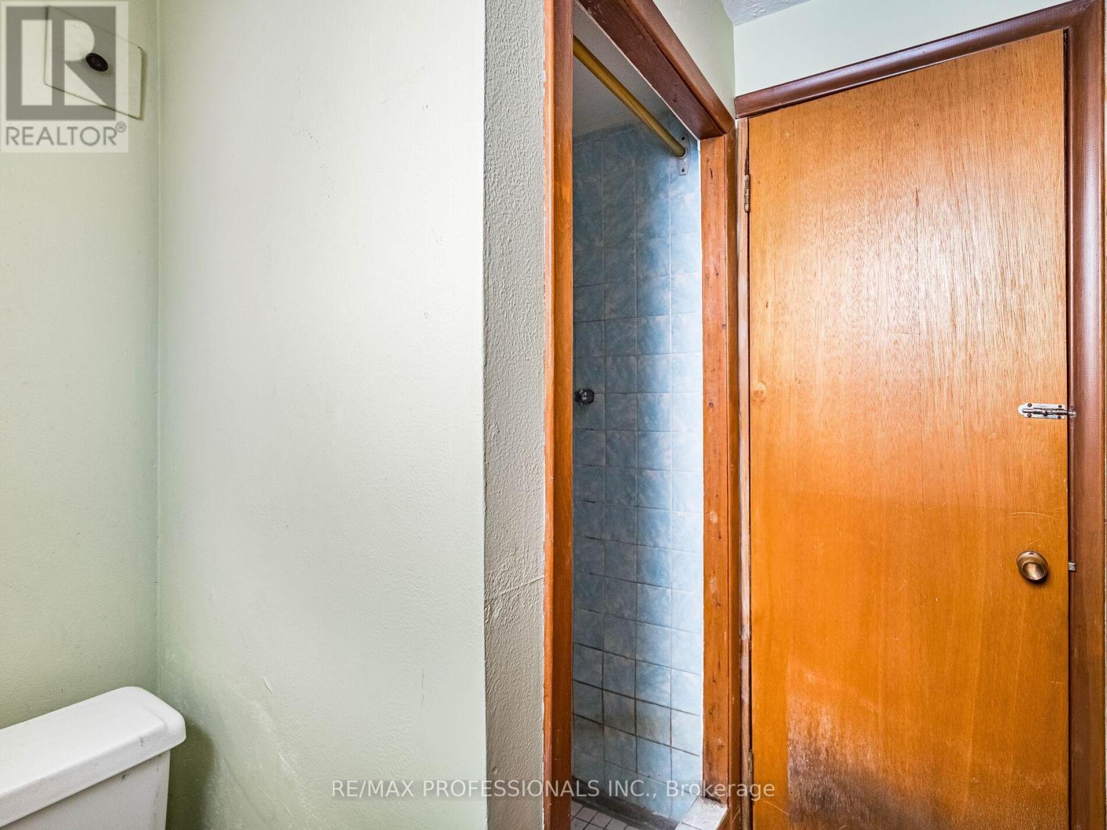 48 Haliburton Avenue, Toronto, Ontario  M9B 4Y4 - Photo 42 - W12798682