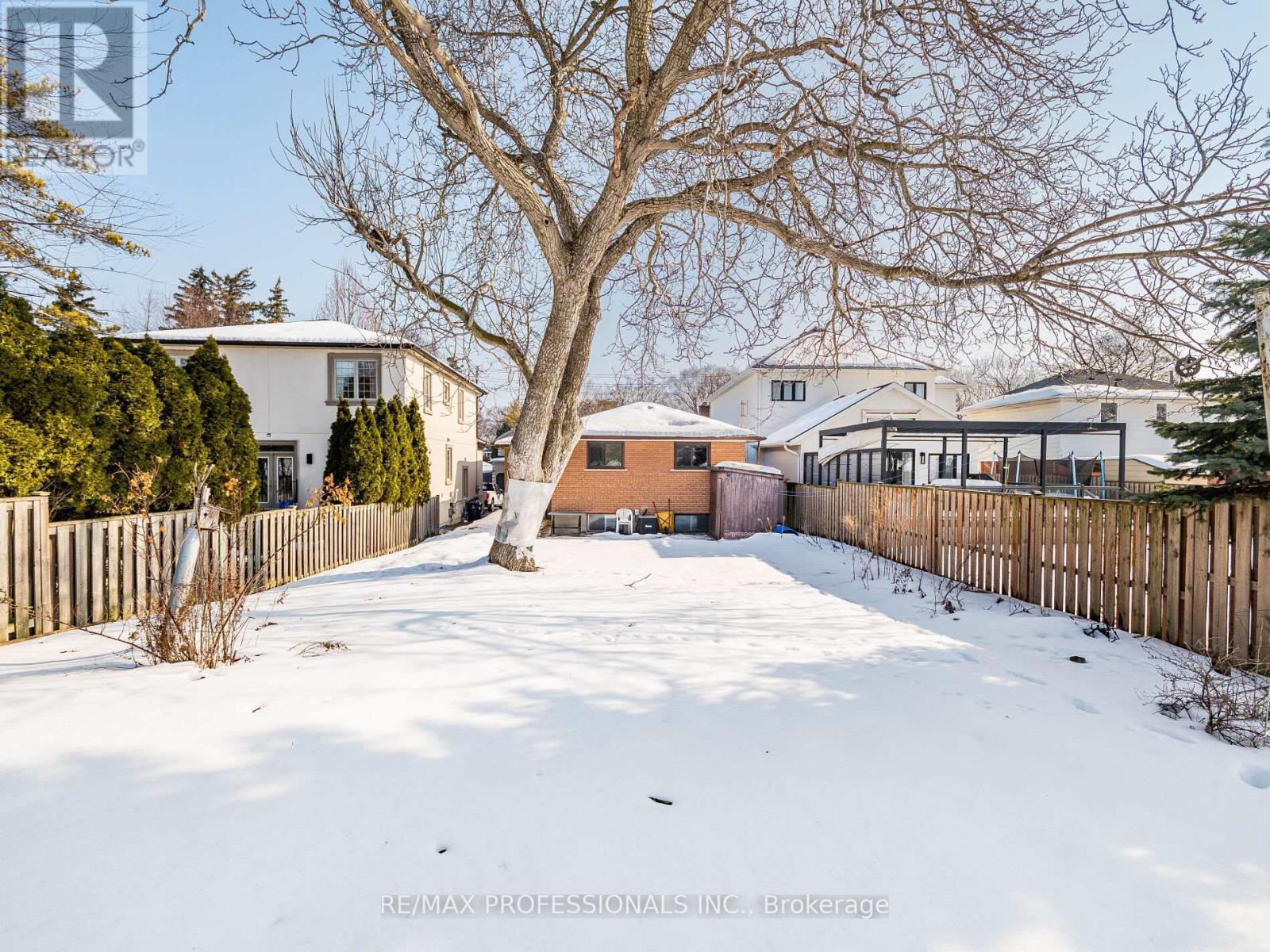 48 Haliburton Avenue, Toronto, Ontario  M9B 4Y4 - Photo 44 - W12798682