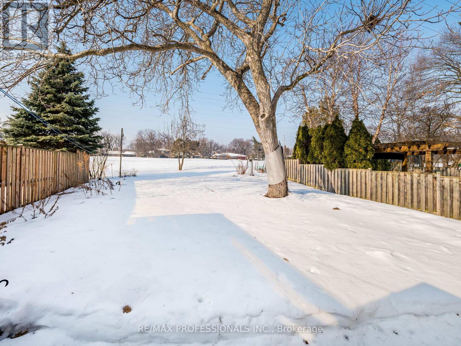 48 Haliburton Avenue, Toronto, Ontario  M9B 4Y4 - Photo 45 - W12798682