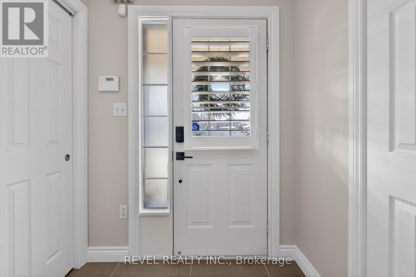 2286 Seton Crescent, Burlington, Ontario  L7L 6Y4 - Photo 2 - W12798698