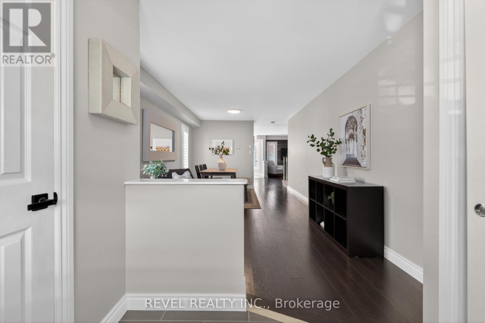 2286 Seton Crescent, Burlington, Ontario  L7L 6Y4 - Photo 3 - W12798698