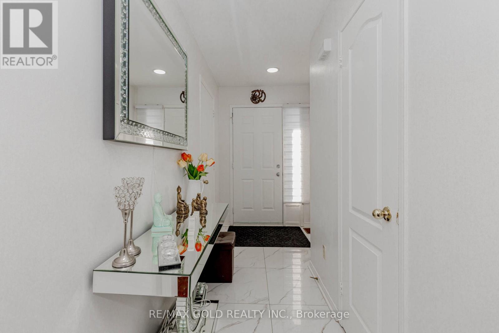 1156 Westview Terrace, Oakville, Ontario  L6M 3M1 - Photo 4 - W12798740