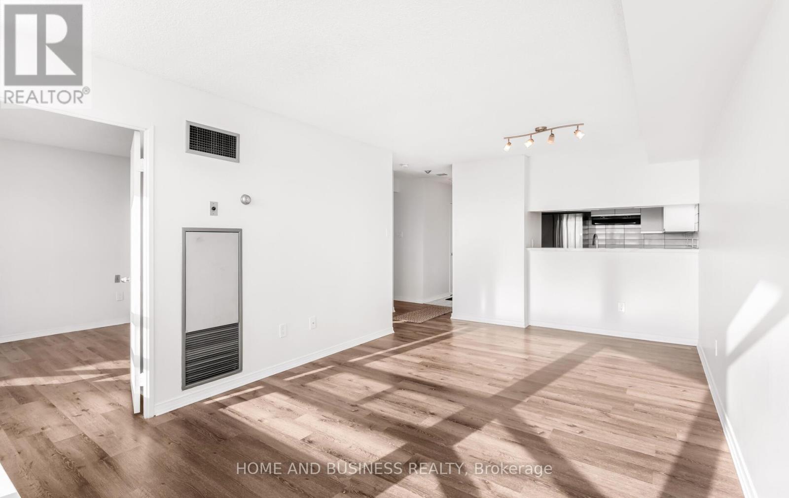 706 - 75 King Street E, Mississauga, Ontario  L5A 4G5 - Photo 10 - W12798756