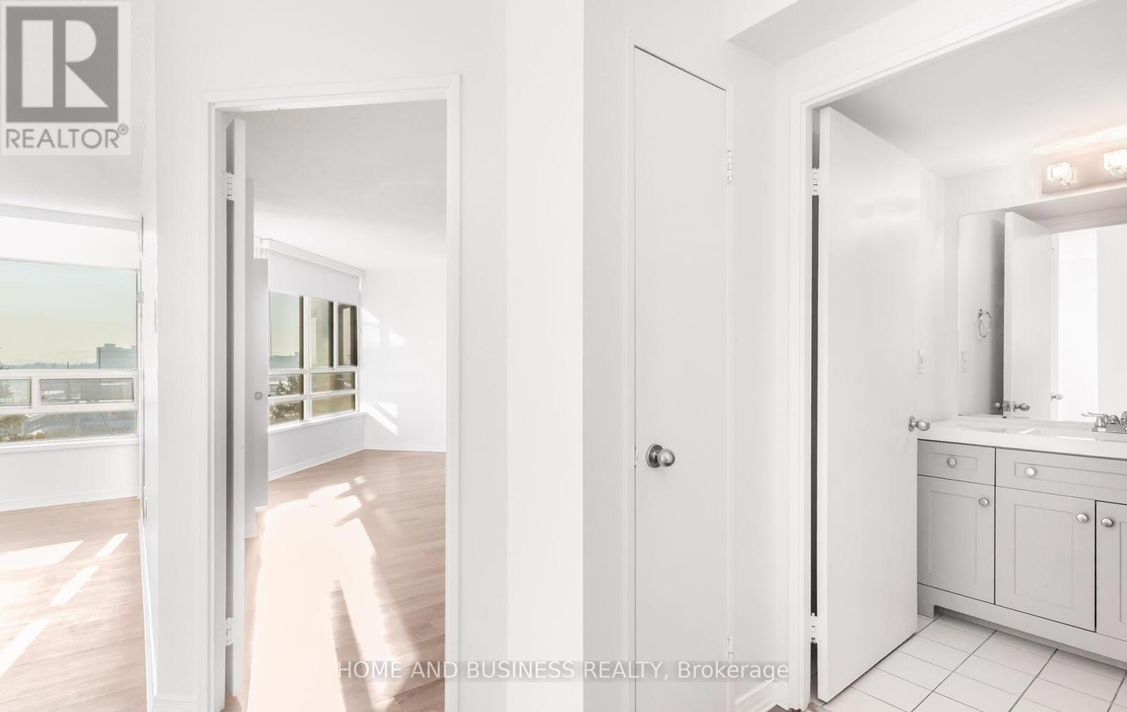 706 - 75 King Street E, Mississauga, Ontario  L5A 4G5 - Photo 17 - W12798756