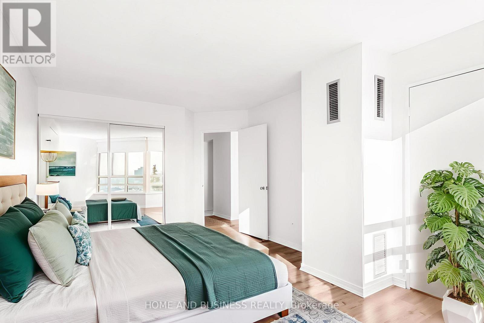 706 - 75 King Street E, Mississauga, Ontario  L5A 4G5 - Photo 18 - W12798756