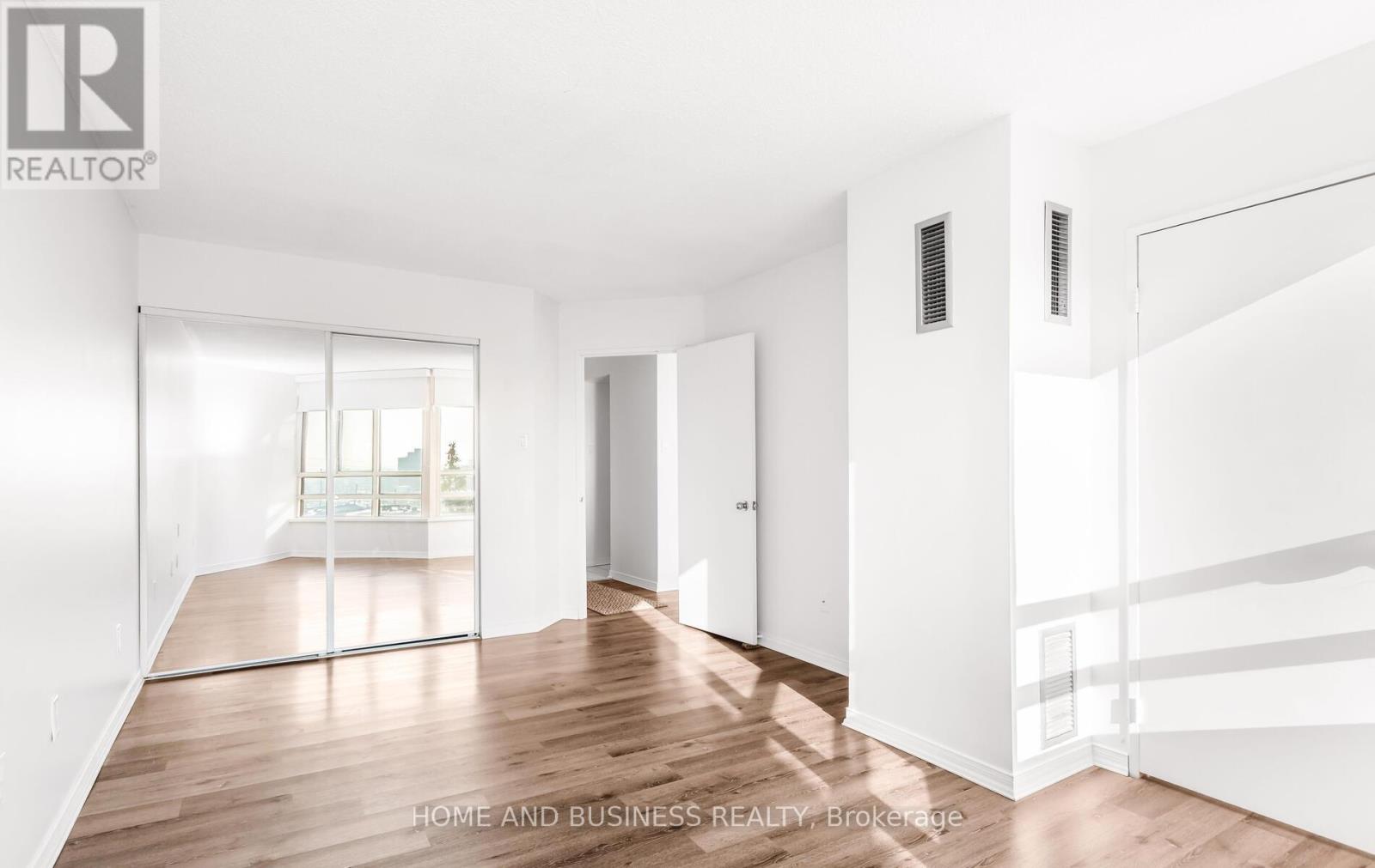 706 - 75 King Street E, Mississauga, Ontario  L5A 4G5 - Photo 19 - W12798756