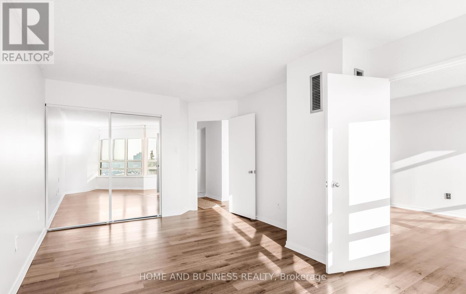 706 - 75 King Street E, Mississauga, Ontario  L5A 4G5 - Photo 22 - W12798756