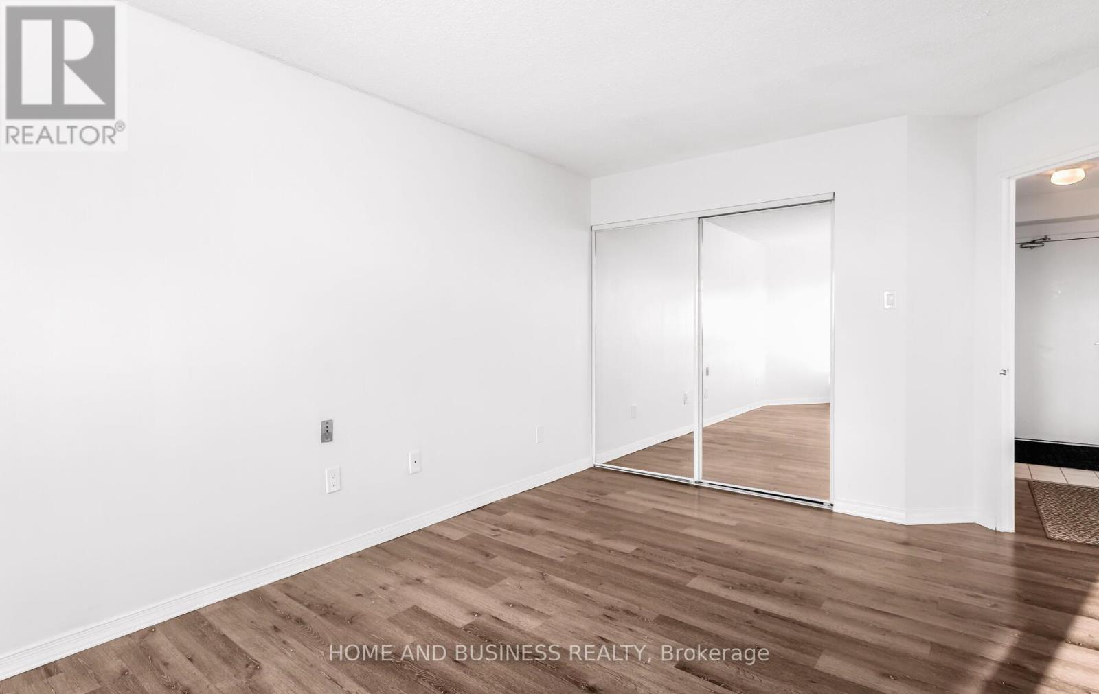 706 - 75 King Street E, Mississauga, Ontario  L5A 4G5 - Photo 23 - W12798756