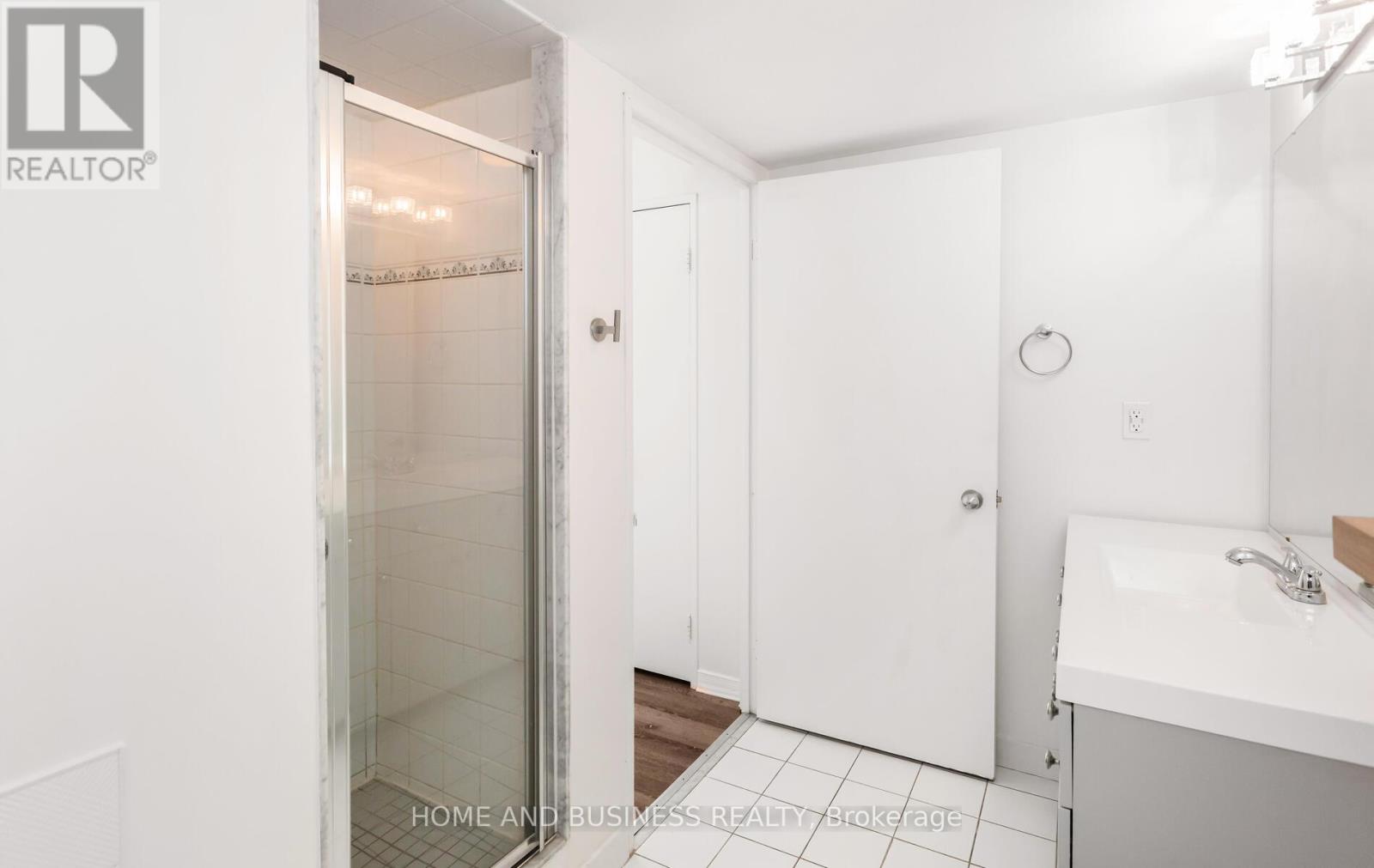 706 - 75 King Street E, Mississauga, Ontario  L5A 4G5 - Photo 27 - W12798756