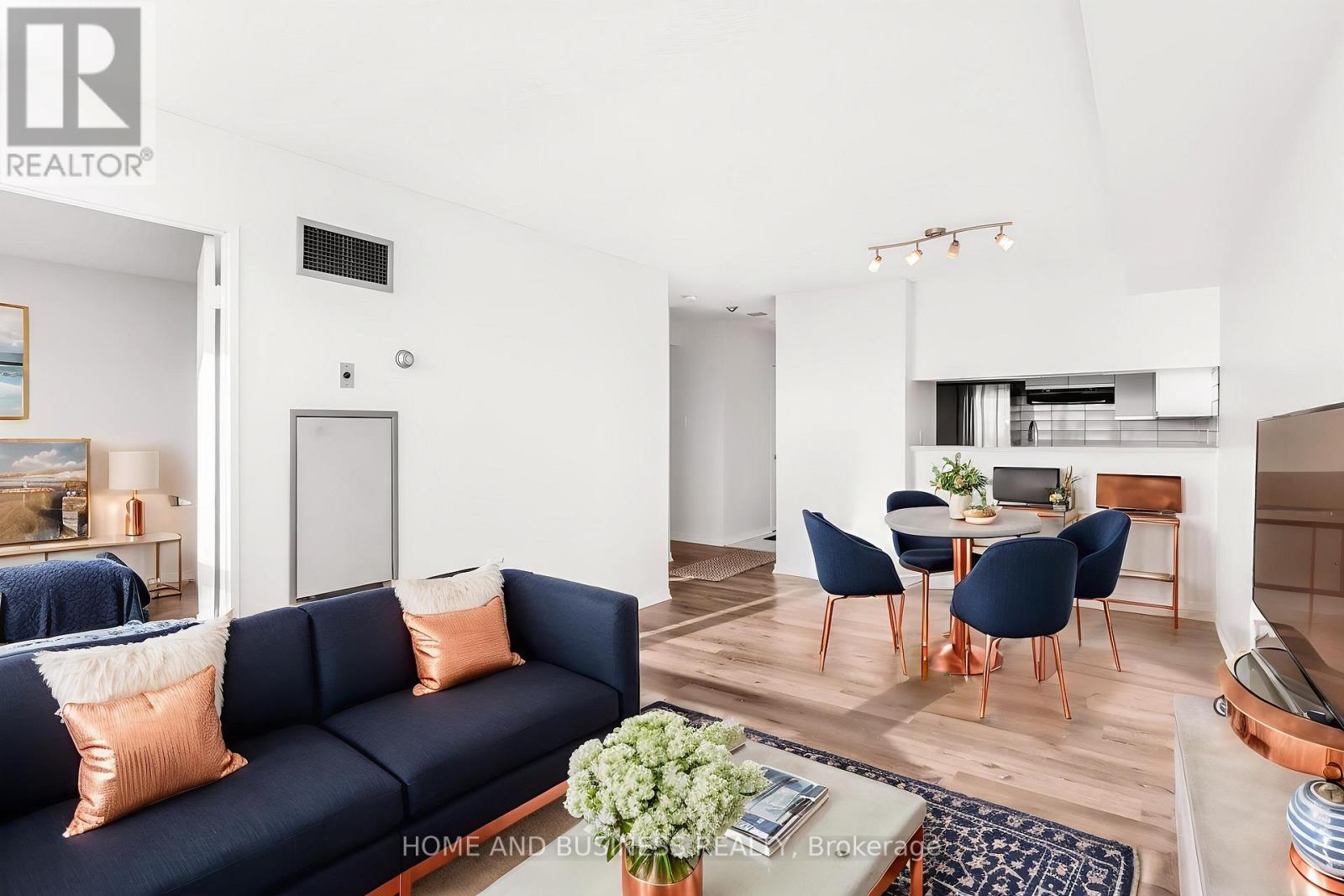 706 - 75 King Street E, Mississauga, Ontario  L5A 4G5 - Photo 9 - W12798756