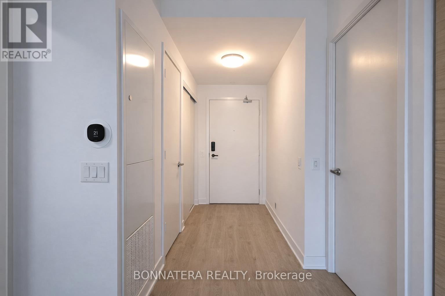 913 - 3900 Confederation Parkway, Mississauga, Ontario  L5B 0M3 - Photo 3 - W12798770