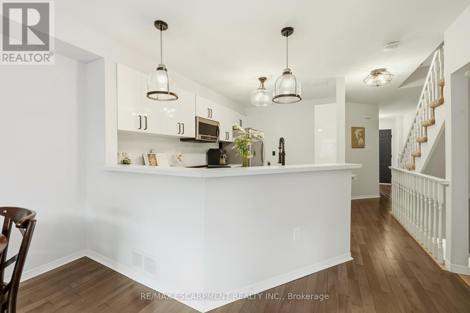 5 - 2015 Cleaver Avenue, Burlington, Ontario  L7M 4J7 - Photo 8 - W12798774